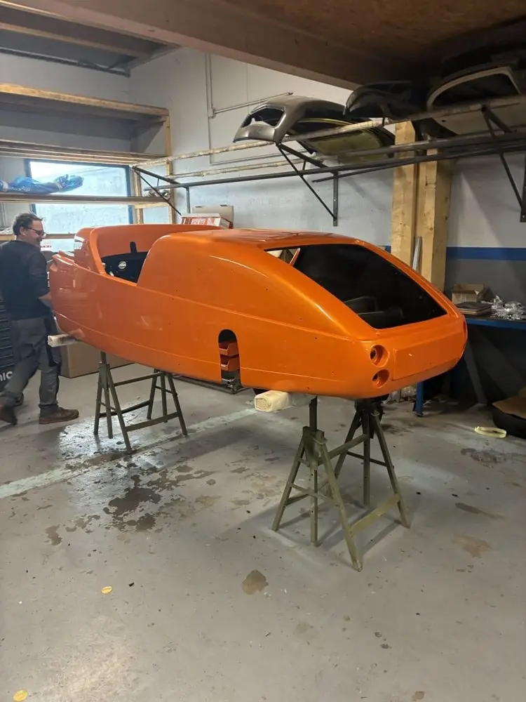Burton en cours de fabrication à l'atelier