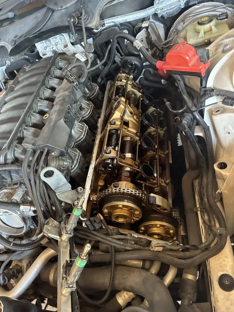 Moteur capot ouvert
